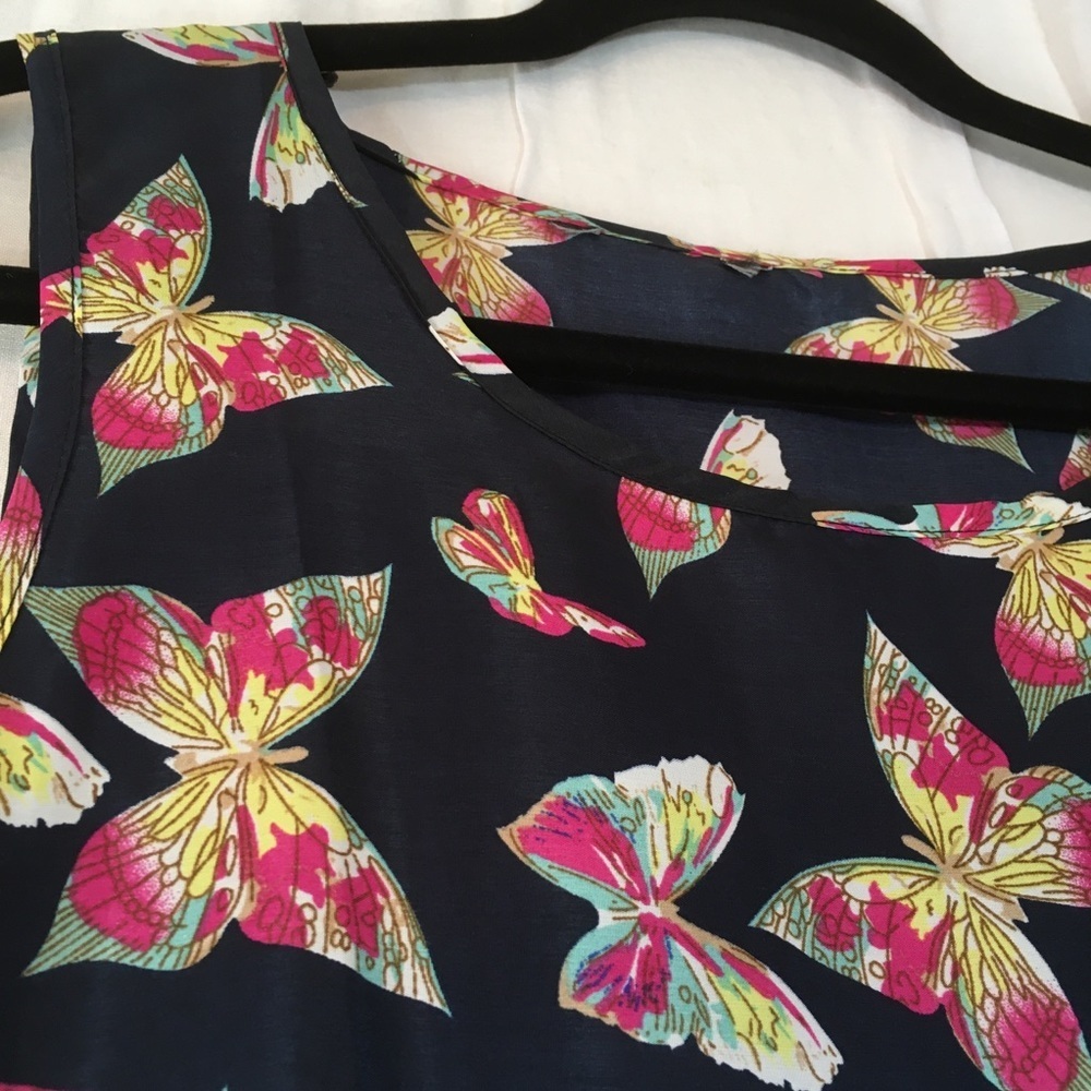 Sleeveless Butterfly Navy Multicolor‎ Blouse - Picture 3 of 6